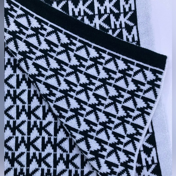 Michael Kors Black and White Signature Scarf - Picture 5 of 6